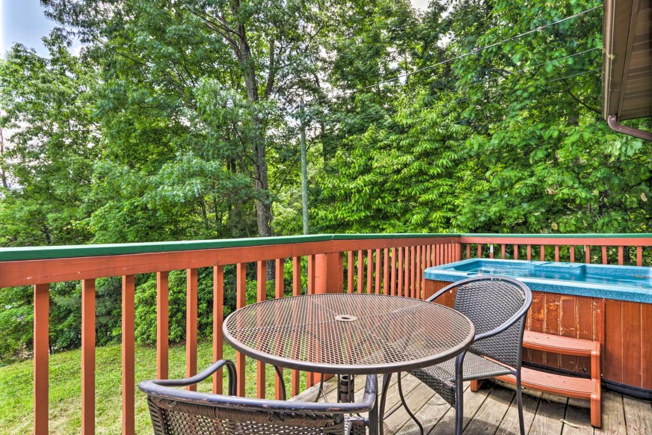 Gatlinburg Chalet with Hot Tub, Sauna&Mountain View Bagian luar foto