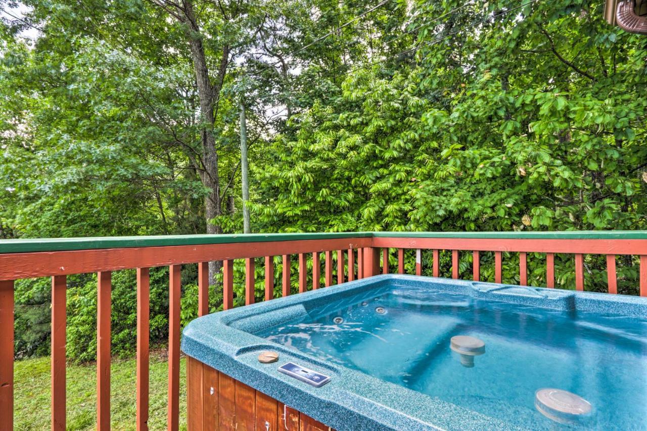 Gatlinburg Chalet with Hot Tub, Sauna&Mountain View Bagian luar foto